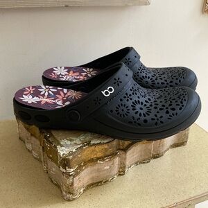 BOAONDA Nellie Clogs